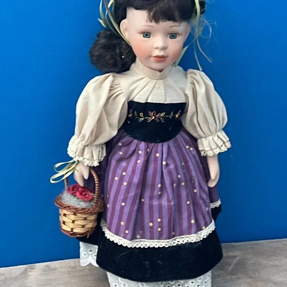 NWT SOFT EXPRESSIONS JENNY FAITH / GENUINE FINE BISQUE PORCELAIN - Picture 2 of 3